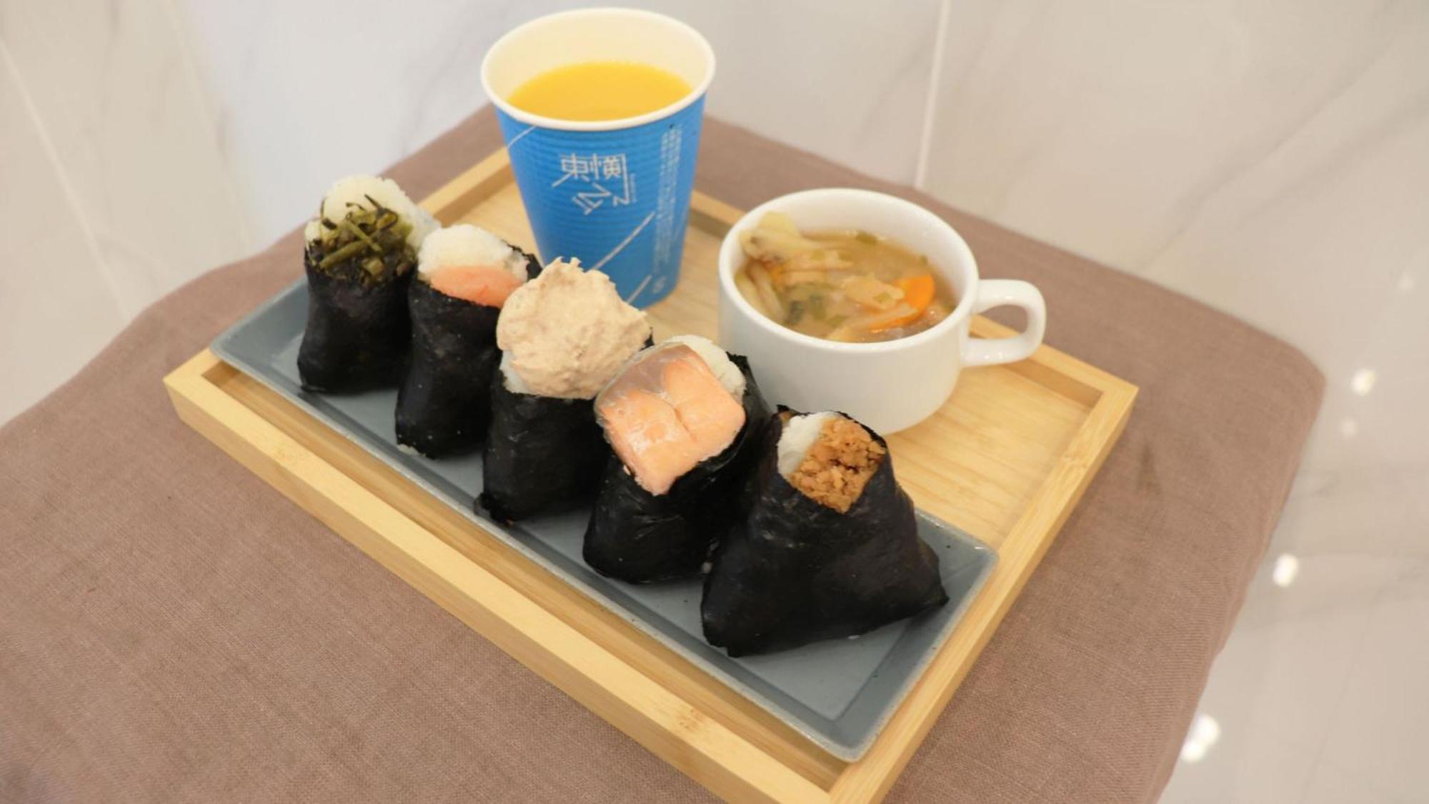 Toyoko Inn Tokyo Haneda Airport No.1 Экстерьер фото